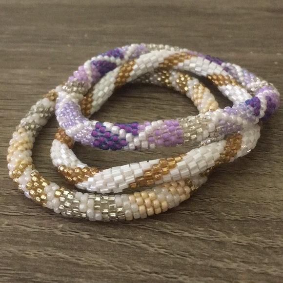 White and gold beaded bracelet - Picture 3 of 3